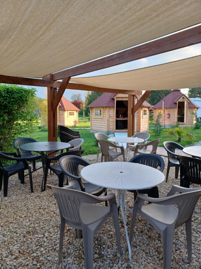 Camping Le Vallage Attigny Ngoại thất bức ảnh